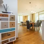 Simpsono Apartamentai №215 *
